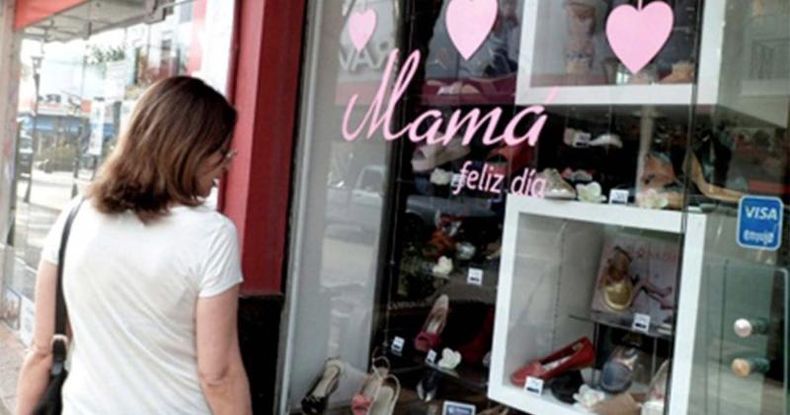 El próximo domingo tendrá lugar la segunda fecha comercial más importante del año para los shoppings, según informaron desde la cámara del sector. Cuáles son los productos más vendidos.