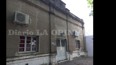 Frente de la vieja casona que alberga la Sociedad Italiana en El Socorro. (SOCIEDAD ITALIANA)