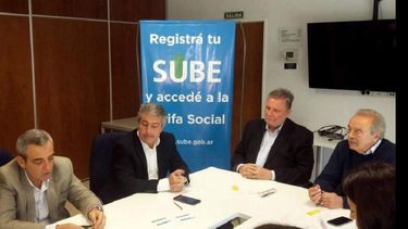 Carlos Pérez junto a Javier Martínez estuvieron con las autoridades del Sube. (LA OPINION)