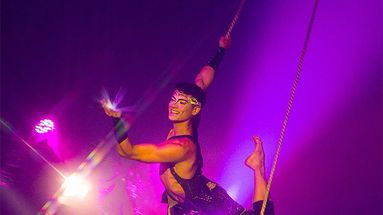 Tomi Pérsico desplegará un número de trapecio que combina fuerza, flexibilidad y una estética cuidada. Tomi Pérsico desplegará un número de trapecio que combina fuerza, flexibilidad y una estética cuidada.