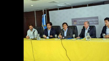 Los funcionarios durante la presentación de la iniciativa. (MINISTERIO DE AGROINDUSTRIA)