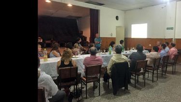 Las reuniones se vienen concretando en la sede del Italclub. (FUNDACION PENSAR)