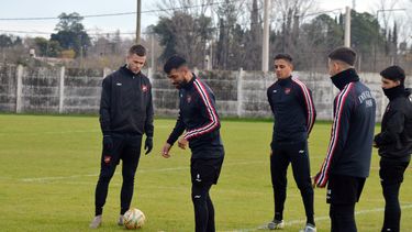 El Rojinegro cerró su preparación para el partido en Chivilcoy con una práctica distendida. El Rojinegro cerró su preparación para el partido en Chivilcoy con una práctica distendida.