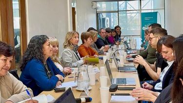 La reunión de la paritaria docente no prosperó y ahora resta esperar una propuesta superadora de parte del Gobierno Provincial. La reunión de la paritaria docente no prosperó y ahora resta esperar una propuesta superadora de parte del Gobierno Provincial.