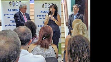 Zulma Ortiz puso en funciones al nuevo presidente del Cucaiba y realizó anuncios para hospitales. (MINISTERIO DE SALUD)