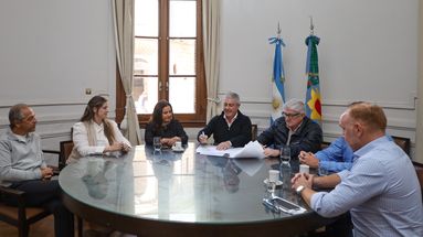 El convenio permitirá que trabajadores municipales, junto a sus cónyuges, convivientes e hijos, puedan acceder a diferentes servicios médicos. El convenio permitirá que trabajadores municipales, junto a sus cónyuges, convivientes e hijos, puedan acceder a diferentes servicios médicos.