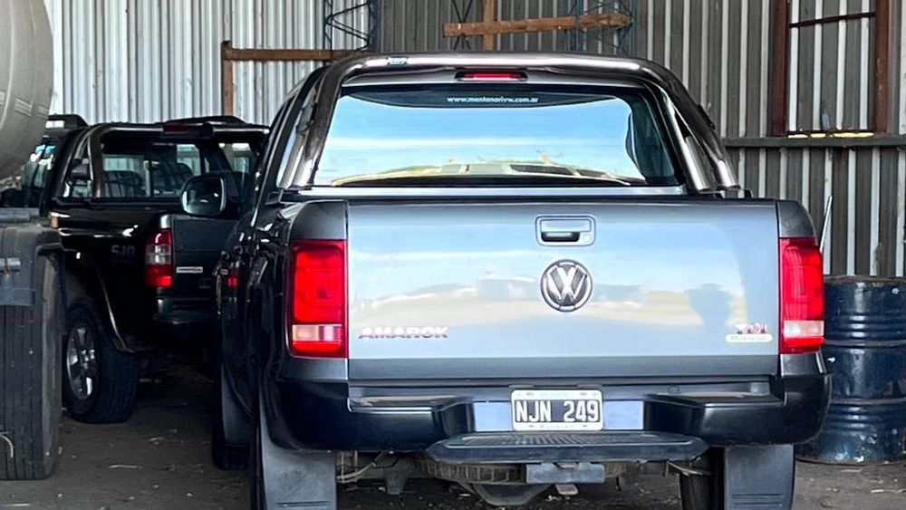 La camioneta Volkswagen Amarok recuperada por la Policía al allanar el galpón donde la ocultaron cerca de La Violeta. La camioneta Volkswagen Amarok recuperada por la Policía al allanar el galpón donde la ocultaron cerca de La Violeta.