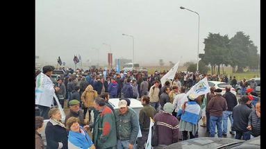 Alrededor de 700 productores se convocaron en el Acceso Norte de Paraná. (FAA ENTRE RIOS)