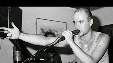 Luca Prodan, figura clave del rock argentino y líder de la banda Sumo. Luca Prodan, figura clave del rock argentino y líder de la banda Sumo.