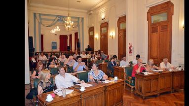 La sesión del miércoles fue la última de diez concejales que terminaron sus mandatos. (LA OPINION)