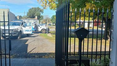 Los patrulleros policiales a los sitios de los incidentes de violencia. Los patrulleros policiales a los sitios de los incidentes de violencia.