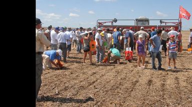 Las muestras dinámicas, que ocuparon 160 hectáreas, convocaron a cientos de productores.  (EXPOAGRO)