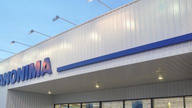 La cadena de supermercados La Anónima inició las obras para la construcción de una nueva sucursal de grandes dimensiones en la ciudad de San Nicolás. El anuncio y comienzo de los trabajos se producen pocos días después de que se confirmara oficialmente que la empresa descartó una inversión similar proyectada para el partido de San Pedro, generando un fuerte impacto en la agenda económica de la región. La cadena de supermercados La Anónima inició las obras para la construcción de una nueva sucursal de grandes dimensiones en la ciudad de San Nicolás. El anuncio y comienzo de los trabajos se producen pocos días después de que se confirmara oficialmente que la empresa descartó una inversión similar proyectada para el partido de San Pedro, generando un fuerte impacto en la agenda económica de la región.