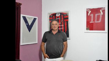 Omar Jorge en su casa, rodeado de recuerdos, paz y el afecto de los suyos. (LA OPINION) Omar Jorge en su casa, rodeado de recuerdos, paz y el afecto de los suyos. (LA OPINION)