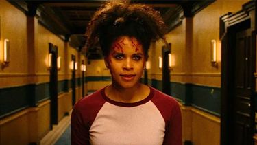 Te van a matar. Una exconvicta lucha por sobrevivir en un rascacielos controlado por un culto satánico.