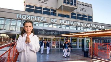 Catalina Maglio (10) se encuentra internada en la sala de cuidados intensivos del Hospital Garrahan donde los especialistas de maxilofacial y diferentes especialidades pediátricas participaron de intervenciones quirúrgicas y de su tratamiento. Catalina Maglio (10) se encuentra internada en la sala de cuidados intensivos del Hospital Garrahan donde los especialistas de maxilofacial y diferentes especialidades pediátricas participaron de intervenciones quirúrgicas y de su tratamiento.