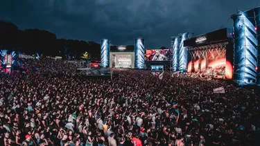Con entradas agotadas, una multitud encendida y un cierre bajo la lluvia, la primera jornada del Rock en Baradero reafirmó la vigencia y la mística del rock nacional. Con entradas agotadas, una multitud encendida y un cierre bajo la lluvia, la primera jornada del Rock en Baradero reafirmó la vigencia y la mística del rock nacional.