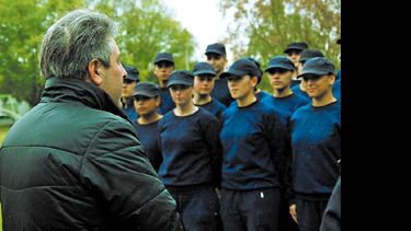 Martínez dialogó con los cadetes a policías locales.  (GOBIERNO MUNICIPALIDAD)