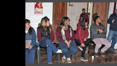 Lucio Tezón brindó una charla informativa a los jóvenes. (CONCEJO DELIBERANTE)