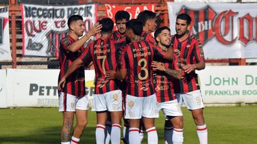 Douglas Haig ganó ante sus hinchas y se afirma en la pelea por la punta de la Zona 3. Douglas Haig ganó ante sus hinchas y se afirma en la pelea por la punta de la Zona 3.