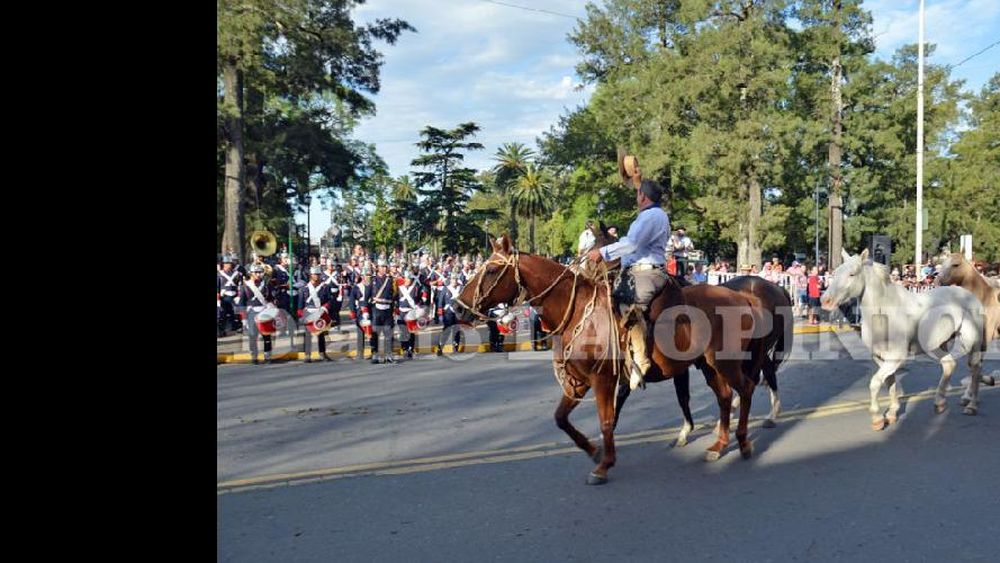 Desfile por el Día de la Tradición