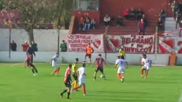 Douglas Haig volvió a perder con Independiente de Chivilcoy y sumó su quinta derrota en el torneo. Douglas Haig volvió a perder con Independiente de Chivilcoy y sumó su quinta derrota en el torneo.