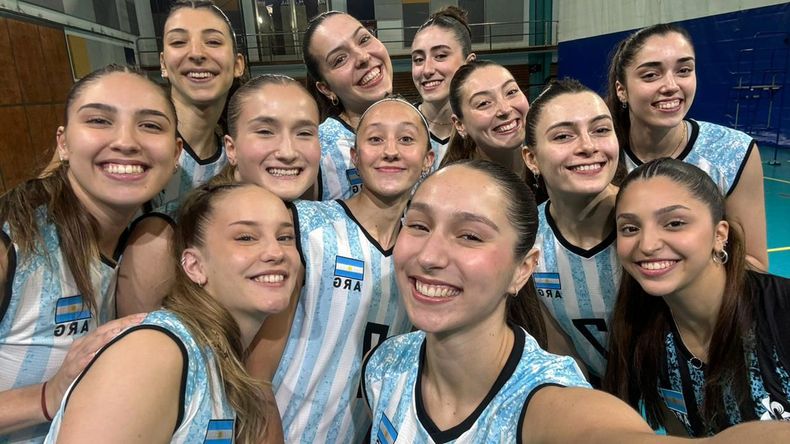 Las 12 Panteritas, con Bernardita Aguilar Toranza en el centro, que disputarán el Mundial U21. Las 12 Panteritas, con Bernardita Aguilar Toranza en el centro, que disputarán el Mundial U21.