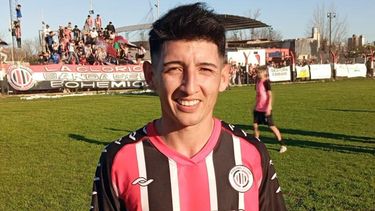 Esteban López convirtió los tres goles en el triunfo de Racing ante Gimnasia. Esteban López convirtió los tres goles en el triunfo de Racing ante Gimnasia.