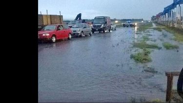 Las intensas lluvias postergaron el inicio de Expoagro.  (CLARIN)