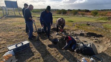 Un hallazgo realizado en San Pedro volvió a colocar a la ciudad en el centro de la paleontología argentina. Se trata del descubrimiento de una pieza fósil perteneciente al aparato hioideo de un ejemplar de Lestodon armatus, uno de los perezosos terrestres prehistóricos más grandes de Sudamérica, que habitó la región hace aproximadamente 200.000 años. Un hallazgo realizado en San Pedro volvió a colocar a la ciudad en el centro de la paleontología argentina. Se trata del descubrimiento de una pieza fósil perteneciente al aparato hioideo de un ejemplar de Lestodon armatus, uno de los perezosos terrestres prehistóricos más grandes de Sudamérica, que habitó la región hace aproximadamente 200.000 años.
