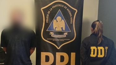 Detuvieron al sospechoso. A partir del sistema municipal de detección de patentes surgió la circulación del automóvil Renault Logan involucrado en la estafa y desplegaron un operativo cerrojo en el que detuvieron al sospechoso. Detuvieron al sospechoso. A partir del sistema municipal de detección de patentes surgió la circulación del automóvil Renault Logan involucrado en la estafa y desplegaron un operativo cerrojo en el que detuvieron al sospechoso.