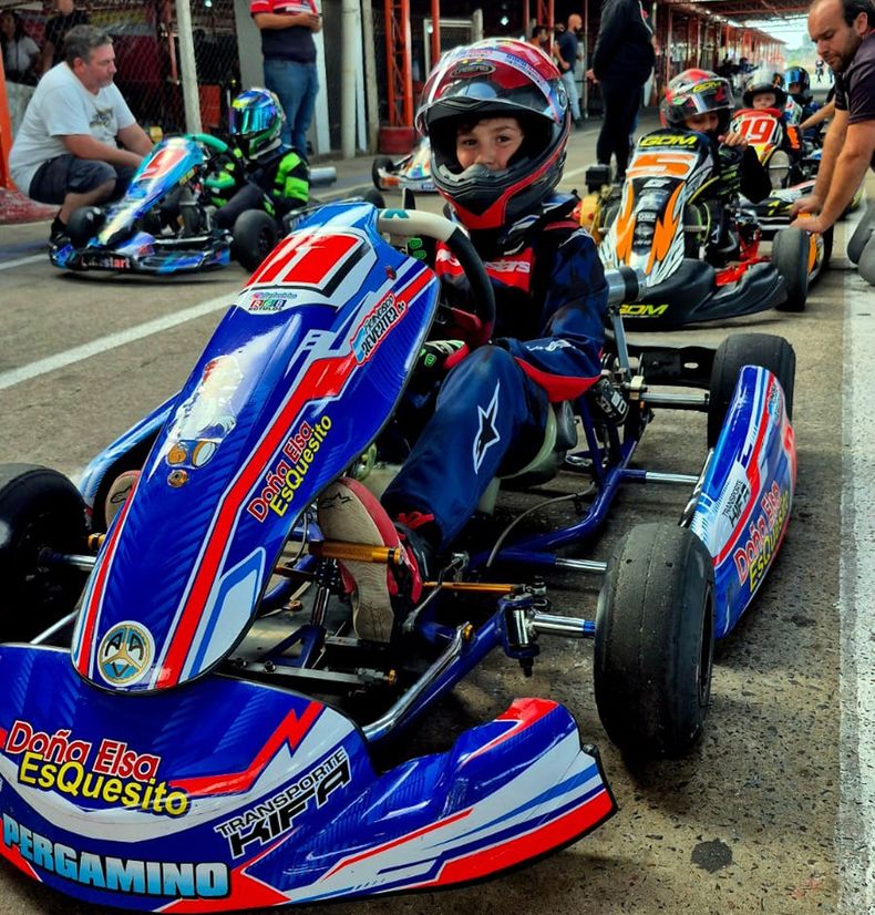 Francisco Reverter a punto de salir a pista en el Kartódromo Internacional de Zárate. Francisco Reverter a punto de salir a pista en el Kartódromo Internacional de Zárate.