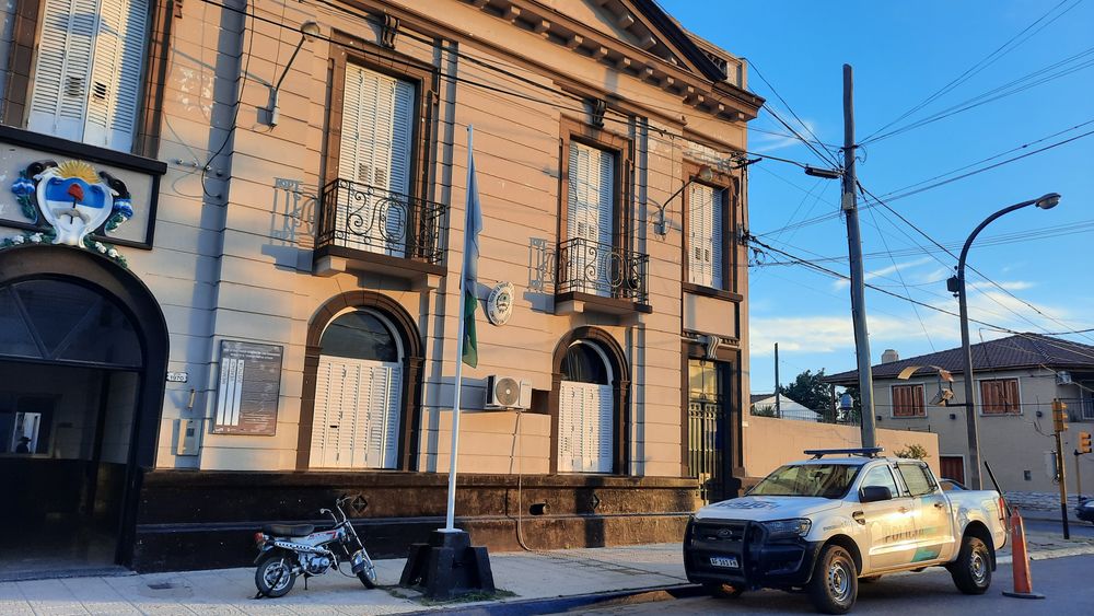 Personal de la Comisaría de San Pedro concretó la demora de dos hombres en distintos operativos de control realizados en la vía pública durante la jornada de este viernes, según informaron fuentes policiales. Personal de la Comisaría de San Pedro concretó la demora de dos hombres en distintos operativos de control realizados en la vía pública durante la jornada de este viernes, según informaron fuentes policiales.