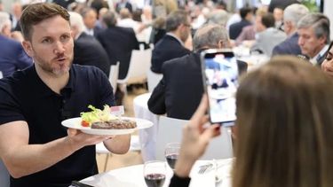 Influencers europeos destacaron la carne argentina en el SIAL de París. Influencers europeos destacaron la carne argentina en el SIAL de París.