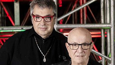 Tras más de tres décadas de exploración musical, el icónico dúo presenta la nueva propuesta Ahora Rock. Tras más de tres décadas de exploración musical, el icónico dúo presenta la nueva propuesta Ahora Rock.