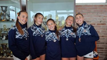 San Pedro: Hockey sub 16: cinco sampedrinas llevaron AHO al podio Argentino de Selecciones San Pedro: Hockey sub 16: cinco sampedrinas llevaron AHO al podio Argentino de Selecciones