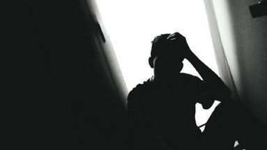 El número de víctimas de suicidios en la Argentina creció en 2025 un 22,6% en relación al año anterior, lo que hace encender toda alarma de las autoridades y los especialistas. Esa cifra, que viene trepando en la última década, registra una tasa de 11,8 cada 100.000 habitantes, por encima del 9,1 que promedia a nivel mundial. El número de víctimas de suicidios en la Argentina creció en 2025 un 22,6% en relación al año anterior, lo que hace encender toda alarma de las autoridades y los especialistas. Esa cifra, que viene trepando en la última década, registra una tasa de 11,8 cada 100.000 habitantes, por encima del 9,1 que promedia a nivel mundial.