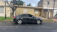 El atentado fue contra un automóvil Chevrolet Cruze negro estacionado en Valentini al 600.