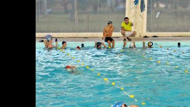 Una vez más se espera una gran convocatoria a los programas de invierno en la pileta municipal. (LA OPINION)
