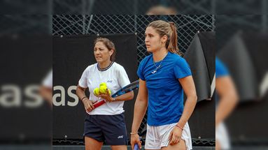 Paola Suárez y Julia Riera: la capitana y la jugadora pergaminense lideraron a Argentina a los Playoffs. Paola Suárez y Julia Riera: la capitana y la jugadora pergaminense lideraron a Argentina a los Playoffs.