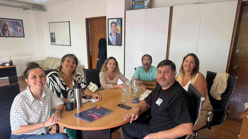 La secretaría de Desarrollo de la Comunidad del Municipio de San Pedro mantuvo una reunión de trabajo en la subsecretaría de Políticas Sociales del Ministerio de Desarrollo de la Comunidad de la Provincia de Buenos Aires para coordinar una agenda conjunta de inversión y asistencia territorial. La secretaría de Desarrollo de la Comunidad del Municipio de San Pedro mantuvo una reunión de trabajo en la subsecretaría de Políticas Sociales del Ministerio de Desarrollo de la Comunidad de la Provincia de Buenos Aires para coordinar una agenda conjunta de inversión y asistencia territorial.