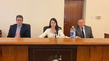 La condena de los jueces del Tribunal oral en lo Criminal, Marcela Santoro, Ignacio Uthurry y Guillermo Burrone fue contra un sujeto de 73 por la denuncia de su nieto político. La condena de los jueces del Tribunal oral en lo Criminal, Marcela Santoro, Ignacio Uthurry y Guillermo Burrone fue contra un sujeto de 73 por la denuncia de su nieto político.