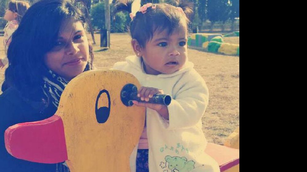 Delfina y su mamá Natalia residen en La Plata desde Febrero. (MARTIN DIAZ)