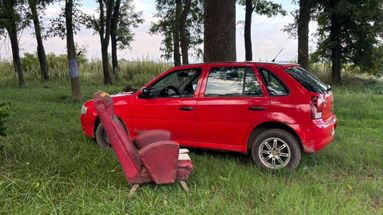 El automóvil Volkswagen Gol rojo de la enfermera fue hallado abandonado cerca del santuario del Gauchito Gil sobre ruta 32. El automóvil Volkswagen Gol rojo de la enfermera fue hallado abandonado cerca del santuario del Gauchito Gil sobre ruta 32.