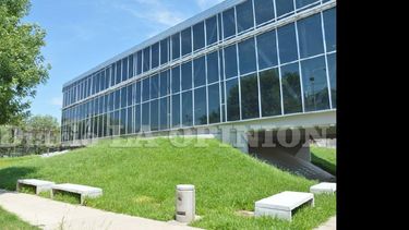 Si bien habrá una partida presupuestaria importante, es difícil que este año se termine el Centro Cultural de Pergamino. (LA OPINION)