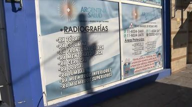 La clínica clandestina que funcionaba bajo la fachada de “Argentina Salud”. La clínica clandestina que funcionaba bajo la fachada de “Argentina Salud”.