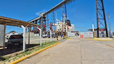 El buque “LOLITA”, de bandera de Liberia y procedente de Nigeria, arribó al Consorcio de Gestión del Puerto San Pedro en el marco de una nueva operación de exportación vinculada al movimiento cerealero de la región. El buque “LOLITA”, de bandera de Liberia y procedente de Nigeria, arribó al Consorcio de Gestión del Puerto San Pedro en el marco de una nueva operación de exportación vinculada al movimiento cerealero de la región.