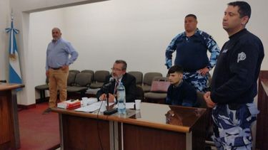 Matías Ludueña en el banquillo de los acusados acompañado de su abogado Rodrigo Cuellar Aliaga. Matías Ludueña en el banquillo de los acusados acompañado de su abogado Rodrigo Cuellar Aliaga.