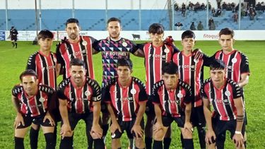 Racing defiende la punta ante San José luego del empate del martes en su visita a Juventud. Racing defiende la punta ante San José luego del empate del martes en su visita a Juventud.