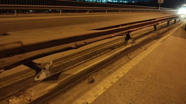 Así quedó la baranda central del puente de Zárate Así quedó la baranda central del puente de Zárate